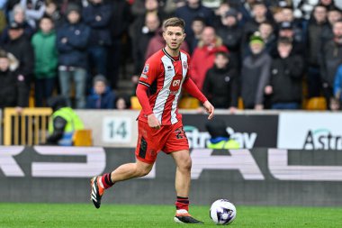 Sheffield United takımından James McAtee, Premier League maçında Wolverhampton Wanderers - Sheffield United maçında Molineux, Wolverhampton, İngiltere 'de 25 Şubat 202' de topu aldı.