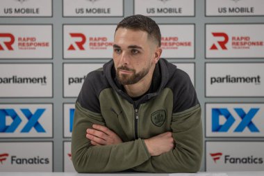 Barnsley 'den Adam Phillips 24 Şubat 202' de İngiltere 'nin Oakwell kentinde oynanan Sky Bet 1 karşılaşmasında basın toplantısı düzenledi.