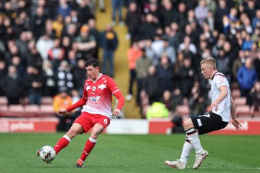 Barnsley 'li Mal de Gevigney, 24 Şubat 202' de Oakwell, Barnsley, İngiltere 'de oynanan Sky Bet 1 maçında pas veriyor. 