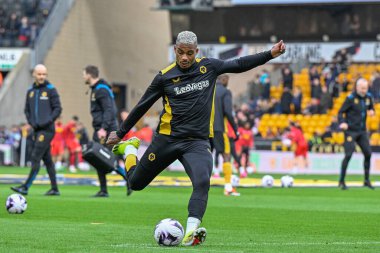 Wolverhampton Wanderers 'dan Mario Lemina Premier League maçında ısınma turunda Wolverhampton Wanderers, Sheffield United' a karşı Molineux, Wolverhampton, Birleşik Krallık 'ta 25 Şubat 202' de