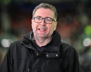 BBC 'den yayın kuruluşu Mark Chapman, maç öncesinde, Wigan Warriors - Penrith Panthers maçında, 24 Şubat 202' de Wigan Stadyumu, Wigan, İngiltere