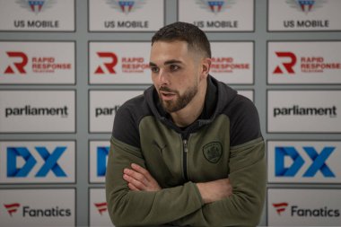 Barnsley 'den Adam Phillips 24 Şubat 202' de İngiltere 'nin Oakwell kentinde oynanan Sky Bet 1 karşılaşmasında basın toplantısı düzenledi.