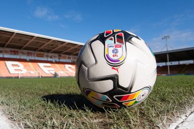 Gökkuşağı renkli kibrit topu Sky Bet 1 maçı öncesinde Blackpool Bolton Wanderers 'a karşı Bloomfield Road, Blackpool, Birleşik Krallık, 24 Şubat 202
