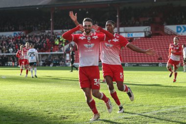 Barnsley 'den Adam Phillips 24 Şubat 202' de Oakwell, Barnsley, İngiltere 'de oynanan Sky Bet Lig 1 karşılaşmasında 2-1 kazanma hedefini kutluyor.