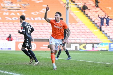 Blackpool 'dan Jordan Lawrence-Gabriel 24 Şubat 202' de Bloomfield Road, Blackpool, İngiltere 'de oynanan Blackpool-Bolton Wanderers maçında 4-1 kazanma hedefini kutluyor.