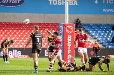 Salford Red Devils takımından Amir Bourouh, 25 Şubat 202 'de Salford Community Stadyumu' nda oynanan Betfred Süper Lig karşılaşmasında Salford Red Devils ile Castleford Tigers maçını kutluyor.