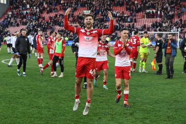 Barnsley 'den John Mcatee, 24 Şubat 202' de İngiltere 'nin Oakwell kentinde oynanan Sky Bet 1 maçında 2-1' lik galibiyetlerini kutluyor.