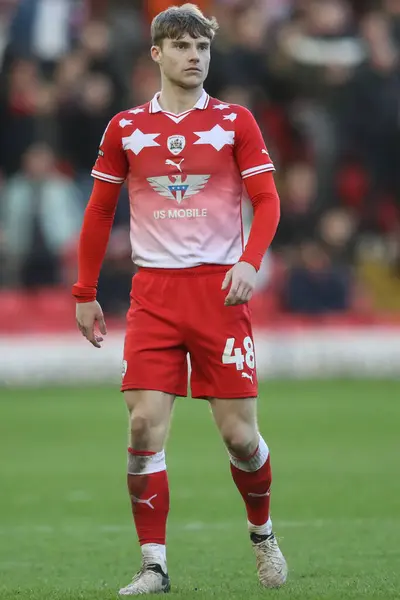 Barnsley takımından Luca Connell 24 Şubat 202 tarihinde Oakwell, Barnsley, İngiltere 'de oynanan 1.