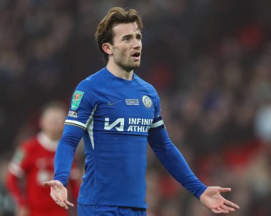 Chelsea 'den Ben Chilwell, 25 Şubat 202' de Wembley Stadyumu 'nda oynanan Carabao Kupası final maçında hakem Chris Kavanagh' a itiraz etti.