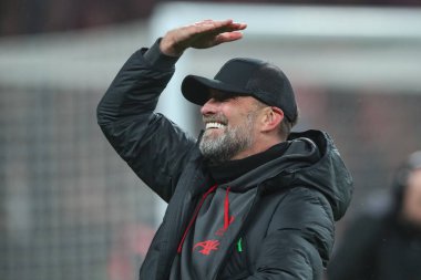 Liverpool teknik direktörü Jrgen Klopp, 25 Şubat 202 'de Wembley Stadyumu' nda oynanan Carabao Kupası final maçında taraftarlarıyla galibiyeti kutluyor. 