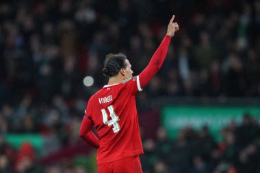 Liverpool 'dan Virgil van Dijk, 25 Şubat 202' de Wembley Stadyumu 'nda oynanan Carabao Kupası Finali' nde Chelsea-Liverpool maçında 0-1 'lik galibiyetini kutluyor.
