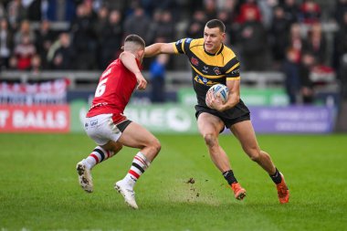 Castleford Tigers 'ın Innes Senior' u, 25 Şubat 202 'de Salford Community Stadyumu' nda Salford Red Devils Castleford Tigers 'a karşı oynanan Betfred Süper Lig karşılaşmasında ilk hamlesini yaptı.