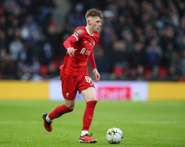 Maç öncesi ısınma oturumunda Liverpool 'dan Conor Bradley 25 Şubat 202' de Wembley Stadyumu 'nda oynanan Carabao Kupası final maçında Chelsea ile Liverpool karşılaşacak.