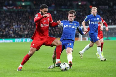 Liverpool 'dan Joe Gomez, 25 Şubat 202' de Wembley Stadyumu 'nda Chelsea ile Liverpool arasındaki Carabao Kupası final maçında Chelsea' li Ben Chilwell tarafından yenildi.