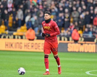 Sheffield United takımından William Osula, Premier League maçında Wolverhampton Wanderers 'a karşı Molineux, Wolverhampton, Birleşik Krallık' ta 25 Şubat 202 'de oynanan maçta ısındı.