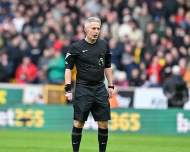 Hakem Darren Bond, Premier Lig maçı sırasında Wolverhampton Wanderers, Sheffield United 'a karşı Molineux, Wolverhampton, Birleşik Krallık, 25 Şubat 202