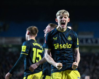 Newcastle United takımından Anthony Gordon, Birleşik Krallık 'ın Blackburn kentinde oynanan 5. Raund Blackburn Rovers - Newcastle United maçında Newcastle şampiyonluğunu kutladı.