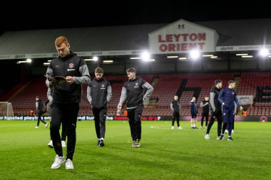 Blackpool 'un oyuncuları, 27 Şubat 202' de Londra 'daki Matchroom Stadyumu' nda oynanan Gökyüzü İddia Ligi 1 karşılaşması öncesinde stadyuma geldiler.