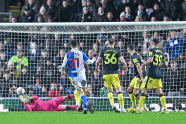 Blackburn Rovers 'dan John Buckley, 27 Şubat 2024 tarihinde İngiltere' nin Blackburn kentinde oynanan Blackburn Rovers - Newcastle United maçında Martin Dbravka tarafından kurtarıldı. 