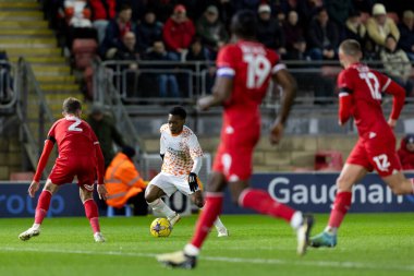 Blackpool takımından Karamoko Dembele 27 Şubat 202 'de Londra' daki Matchroom Stadyumu 'nda oynanan 1.