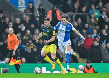 Newcastle United 'dan Fabian Schr ve Blackburn Rovers' dan Sam Gallagher, Birleşik Krallık 'ın Blackburn kentinde oynanan 5. Raundda oynanan Blackburn Rovers - Newcastle United maçında, 21 Şubat 2024 tarihli 