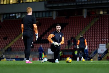 Blackpool 'dan Richard O' Donnell ve Blackpool 'dan Mackenzie Chapman 27 Şubat 202' de Londra Matchroom Stadyumu 'nda oynanan Sky Bet 1 maçı öncesinde ısınıyorlar.