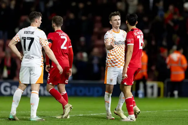 Players Leyton Orient Greet Players Blackpool Final Whistle Sky Bet — Stock Photo, Image