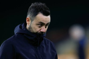 Brighton & Hove Albion teknik direktörü Roberto De Zerbi, 28 Şubat 202 tarihinde İngiltere 'nin Wolverhampton-Brighton ve Hove Albion takımlarına karşı oynanan 5.