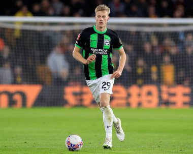 Brighton & Hove Albion takımından Jan Paul van Hecke, 28 Şubat 202 tarihinde İngiltere 'nin Wolverhampton kentinde oynanan 5.