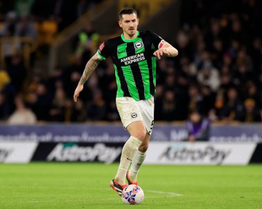 Brighton & Hove Albion 'dan Lewis Dunk, Birleşik Krallık' ın başkenti Molineux 'da oynanan 5. Rauntta oynanan Wolverhampton Wanderers - Brighton ve Hove Albion maçında, 28 Şubat 202