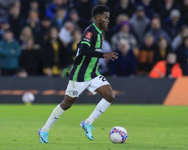 Brighton & Hove Albion 'dan Simon Adingra, 28 Şubat 202 tarihinde Birleşik Krallık' ın başkenti Wolverhampton 'da oynanan 5.