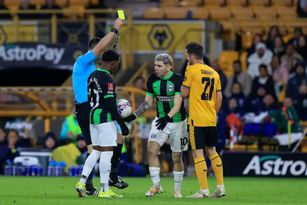 Wolverhampton Wanderers takımından Pablo Sarabia, 28 Şubat 202 tarihinde Birleşik Krallık 'ın başkenti Wolverhampton' da oynanan 5.