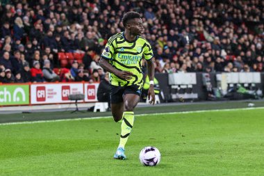 Arsenal 'den Bukayo Saka, Premier Lig maçında Sheffield United' a karşı Arsenal Bramall Lane, Sheffield, İngiltere 'de 4 Mart 202' de topa vuruyor.