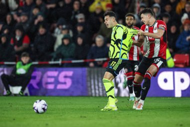 Arsenal 'den Gabriel Martinelli, Sheffield United takımının oyuncusu Anel Ahmedhodi tarafından Bramall Lane, Sheffield, İngiltere' de oynanan Premier League maçında çekildi.