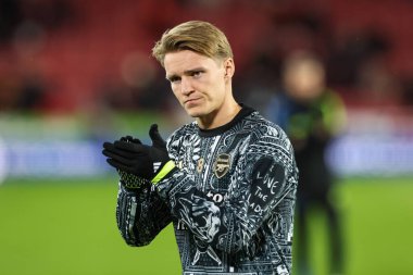 Arsenal 'den Martin Odegaard Premier League maçı öncesinde Bramall Lane, Sheffield, İngiltere, 4 Mart 2024' te Sheffield United ve Arsenal maçında ısınma turunda