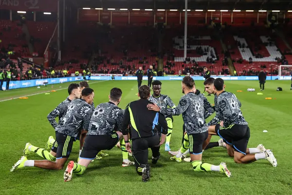 Arsenal, Bramall Lane, Sheffield, İngiltere 'de oynanan Premier League maçı öncesinde taraftarları alkışlıyor. 4 Mart 202' de Sheffield United, Arsenal 'e karşı.