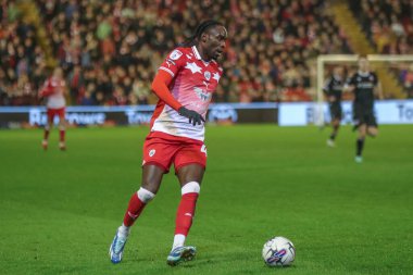 Barnsley 'den Devante Cole, 5 Mart 2024' te Oakwell, Barnsley 'de oynanan Sky Bet 1 karşılaşmasında topu alıyor.