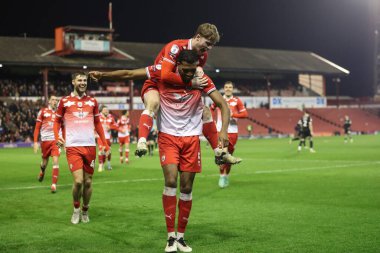 Barnsley 'li Donovan Pines, 5 Mart 2024' te Oakwell, Barnsley, İngiltere 'de oynanan Sky Bet Lig 1 karşılaşmasında 2-0 kazanma hedefini kutluyor.