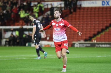 Barnsley 'den John Mcatee, 5 Mart 202' de Oakwell, Barnsley, Birleşik Krallık 'ta oynanan Sky Bet Lig 1 karşılaşmasında 1-0 kazanma hedefini kutluyor.
