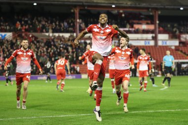 Barnsley 'li Donovan Pines, 5 Mart 202' de Oakwell, Barnsley, İngiltere 'de oynanan Sky Bet 1 karşılaşmasında 2-0' lık galibiyet golünü kutluyor.
