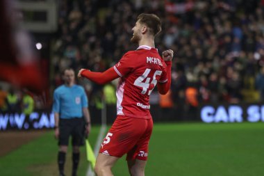 Barnsley 'den John Mcatee, 5 Mart 202' de Oakwell, Barnsley, Birleşik Krallık 'ta oynanan Sky Bet Lig 1 karşılaşmasında 1-0 kazanma hedefini kutluyor.