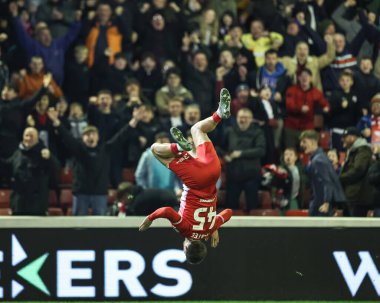 Barnsley 'den John Mcatee, 5 Mart 202' de Oakwell, Barnsley, Birleşik Krallık 'ta oynanan Sky Bet Lig 1 karşılaşmasında 1-0 kazanma hedefini kutluyor.