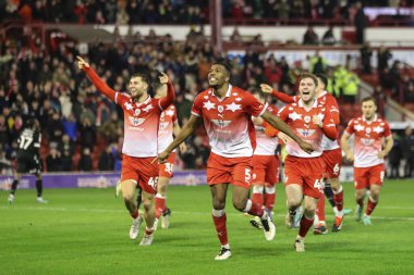 Barnsley 'li Donovan Pines, 5 Mart 202' de Oakwell, Barnsley, İngiltere 'de oynanan Sky Bet 1 karşılaşmasında 2-0' lık galibiyet golünü kutluyor.