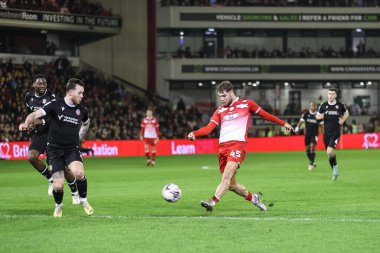 Barnsley 'den John Mcatee, 5 Mart 202' de Oakwell, Barnsley 'de oynanan Sky Bet 1 karşılaşmasında şut atıyor.
