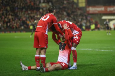 Barnsley 'den John Mcatee, 5 Mart 202' de Oakwell, Barnsley, Birleşik Krallık 'ta oynanan Sky Bet Lig 1 karşılaşmasında 1-0 kazanma hedefini kutluyor.