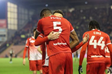 Barnsley 'li Donovan Pines, 5 Mart 202' de Oakwell, Barnsley, İngiltere 'de oynanan Sky Bet 1 karşılaşmasında 2-0' lık galibiyet golünü kutluyor.