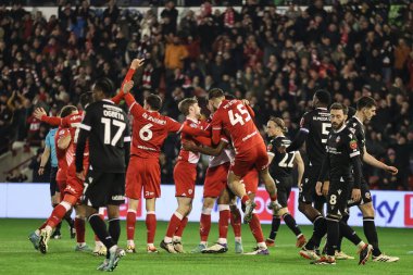 Barnsley 'li Donovan Pines, 5 Mart 202' de Oakwell, Barnsley, İngiltere 'de oynanan Sky Bet 1 karşılaşmasında 2-0' lık galibiyet golünü kutluyor.