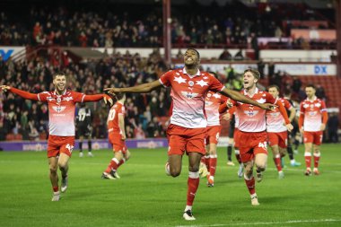 Barnsley 'li Donovan Pines, 5 Mart 202' de Oakwell, Barnsley, İngiltere 'de oynanan Sky Bet 1 karşılaşmasında 2-0' lık galibiyet golünü kutluyor.