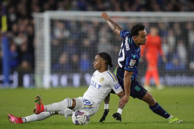 Stoke City 'den Milyon Manhoef, Leeds United takımından Crysencio Summerville' i 5 Mart 202 'de Leeds United' a karşı Stoke City 'de oynanan maçta faul yaptı.