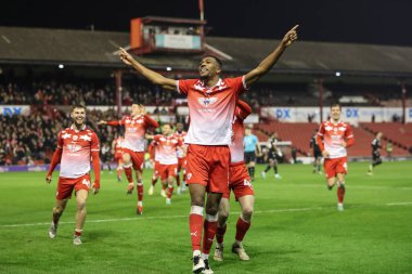 Barnsley 'li Donovan Pines, 5 Mart 202' de Oakwell, Barnsley, İngiltere 'de oynanan Sky Bet 1 karşılaşmasında 2-0' lık galibiyet golünü kutluyor.
